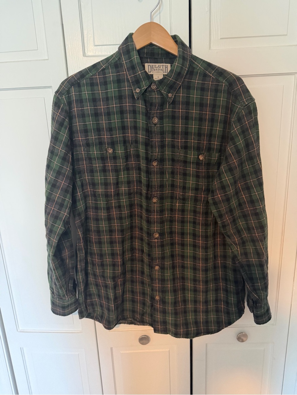 Duluth Trading Men’s Medium Heavyweight Green Plaid Flannel Shirt 100% Cotton
